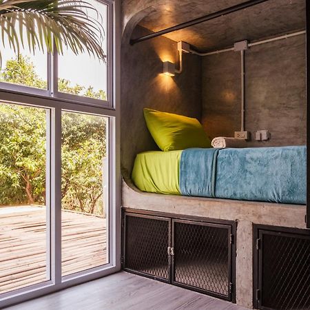 Wonderland Jungle Hostel เกาะเต่า ภายนอก รูปภาพ