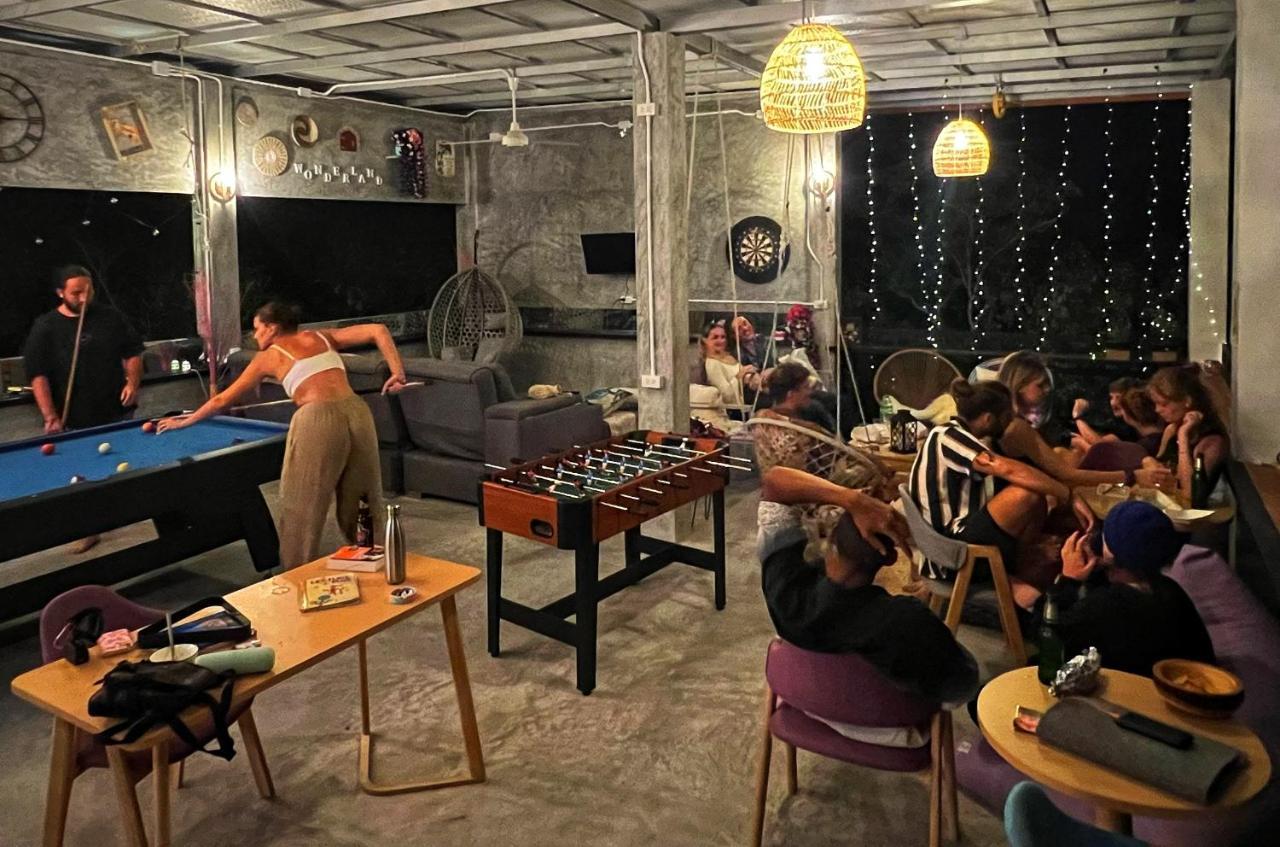 Wonderland Jungle Hostel เกาะเต่า ภายนอก รูปภาพ