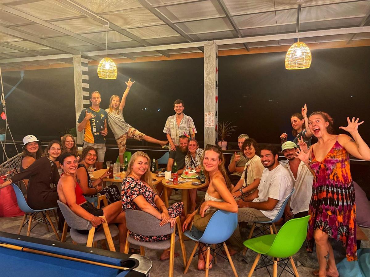 Wonderland Jungle Hostel เกาะเต่า ภายนอก รูปภาพ