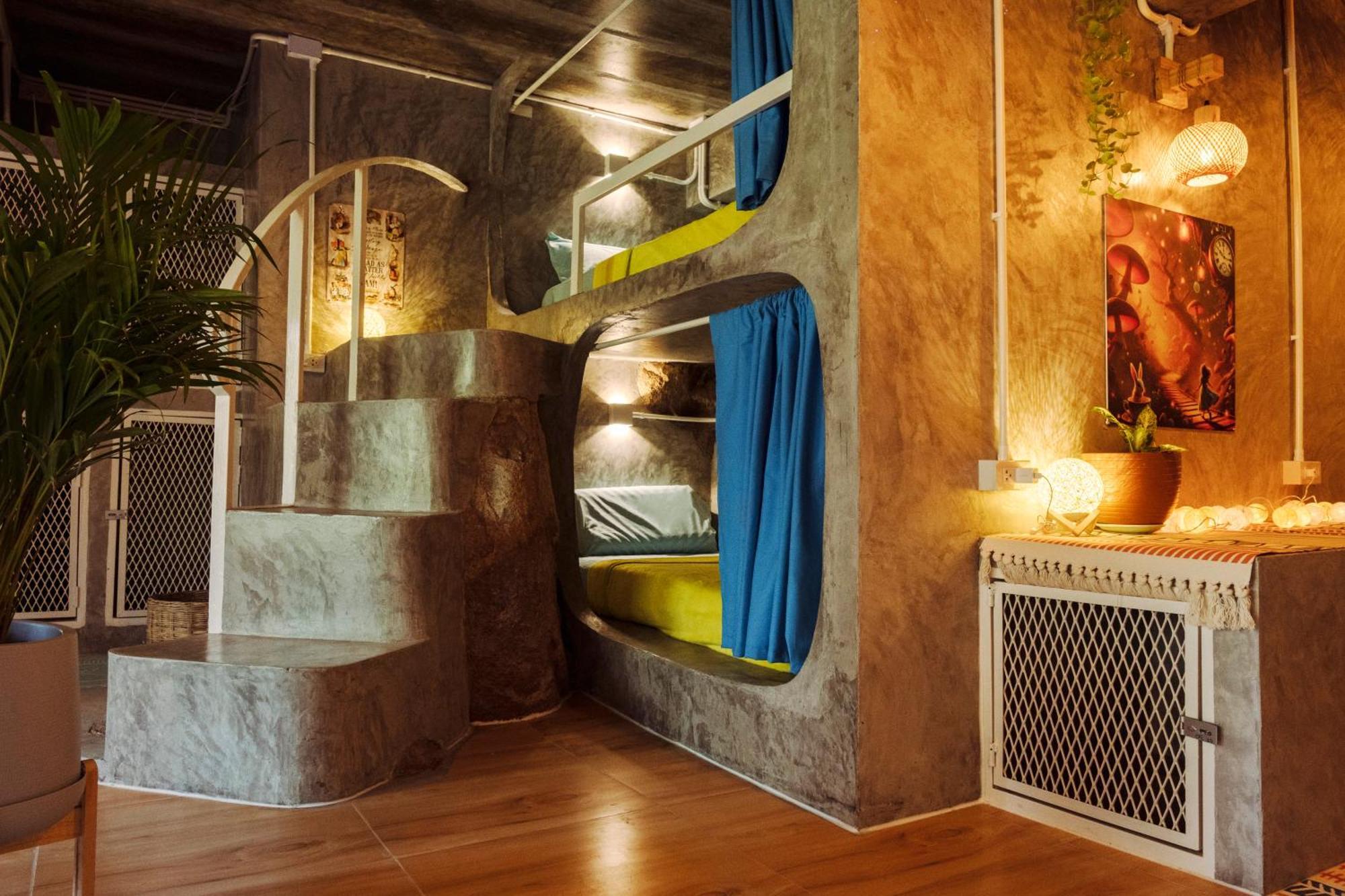 Wonderland Jungle Hostel เกาะเต่า ภายนอก รูปภาพ