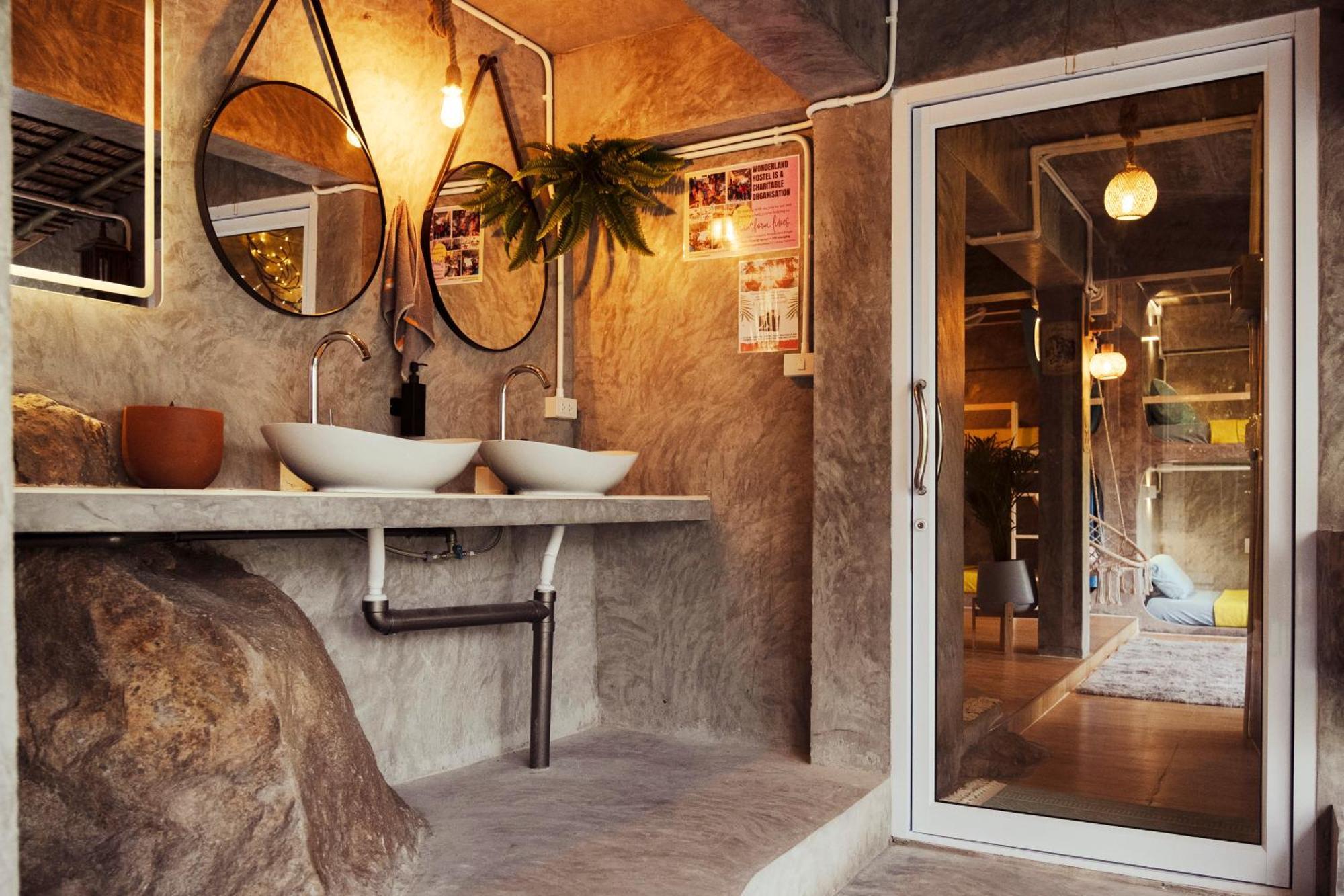 Wonderland Jungle Hostel เกาะเต่า ภายนอก รูปภาพ